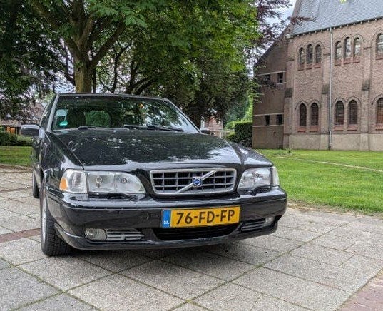 Volvo V70 2.4 170PK 2000 Zwart, Auto's, Volvo, Voorwielaandrijving, Zwart, Stationwagon, Particulier
