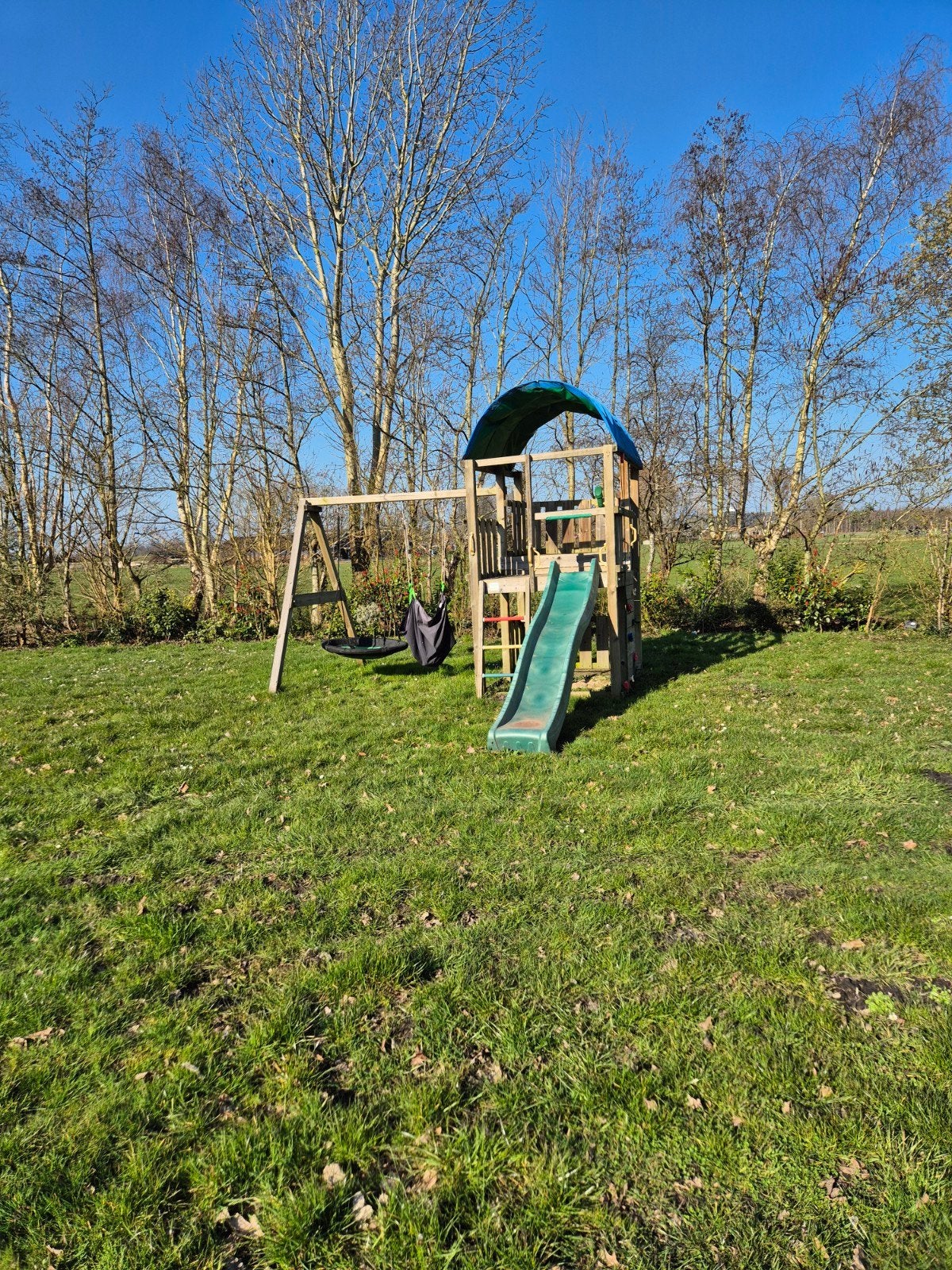 Houten speeltoestel met schommels en glijbaan, Kinderen en Baby's, Speelgoed | Buiten | Speeltoestellen, Ophalen, Gebruikt, Schommel
