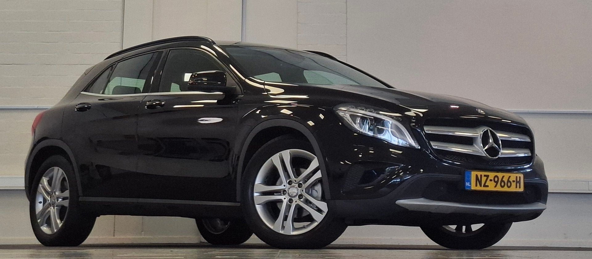 Mercedes-Benz GLA-klasse 200 Edition 1 Automaat Navi Xenon L, Auto's, Gebruikt, 715 kg, Leder en Stof, Zwart