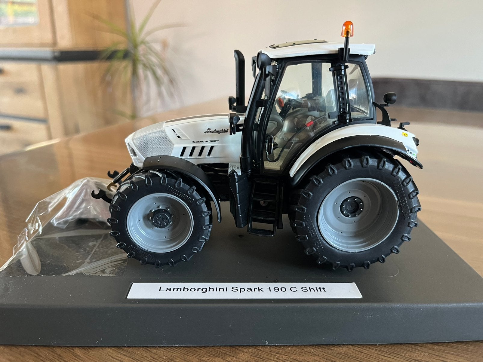 Lamborghini Spark 190 C Shift tractor Weise Toys 1035 Nieuw, Hobby en Vrije tijd, Modelauto's | 1:32, Ophalen of Verzenden, Nieuw