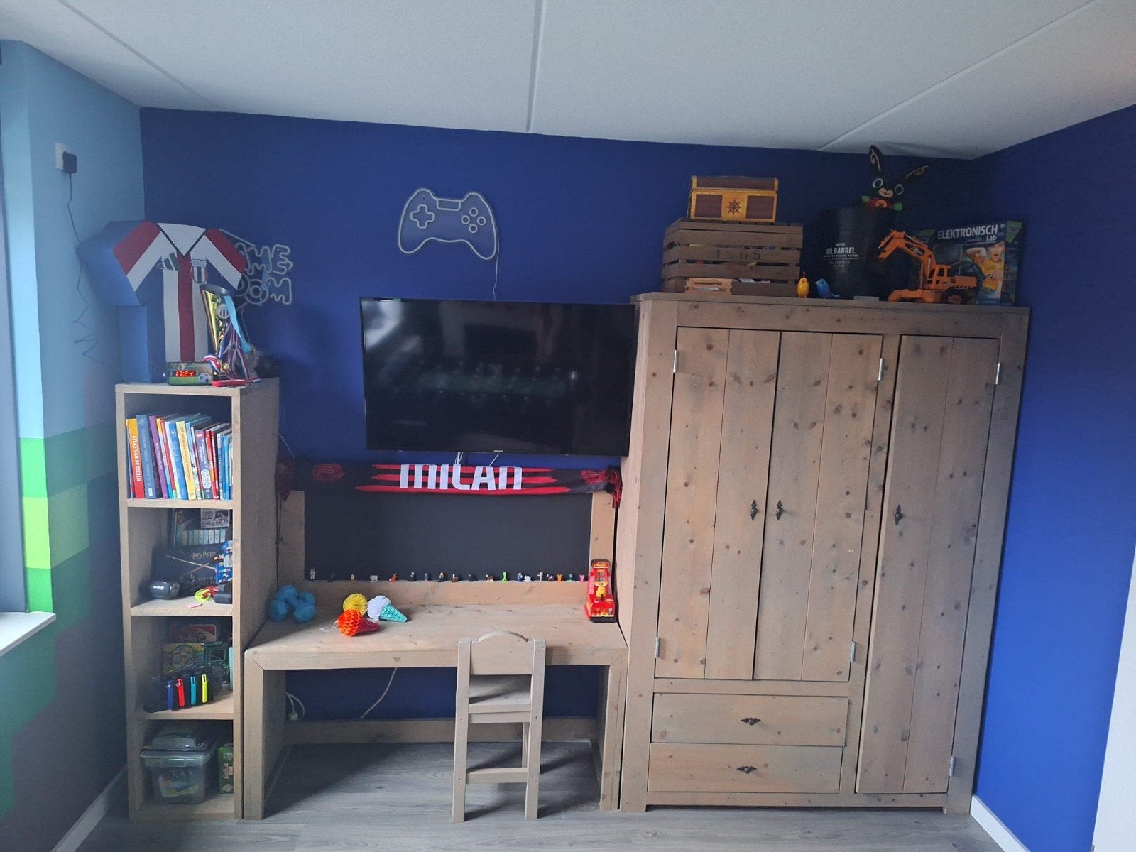 Stevige houten kledingkast met bureau en boekenkast, Ophalen, Gebruikt, Met deur(en), 200 cm of meer