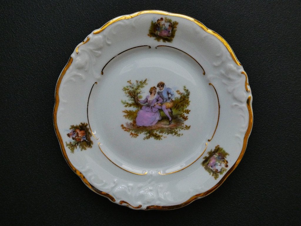 Acht gebaksborden / dessertborden met romantische scénes, Ophalen of Verzenden