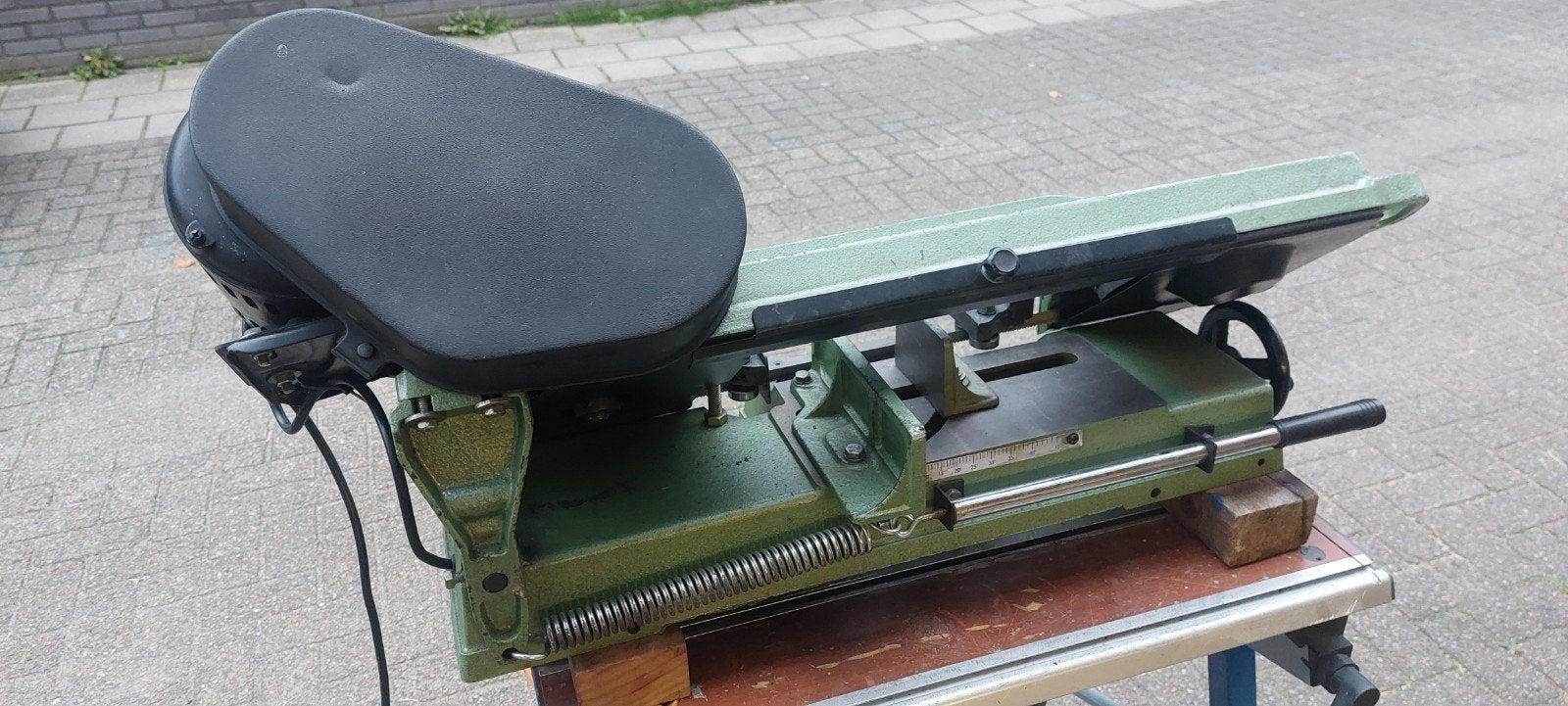 Rong-Fu RF115 lintzaag voor metaal.