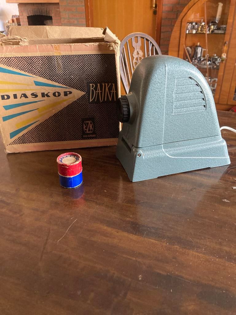Vintage Diascoop Bajka projector - Made in Poland, Ophalen of Verzenden, Gebruikt, Met scherm