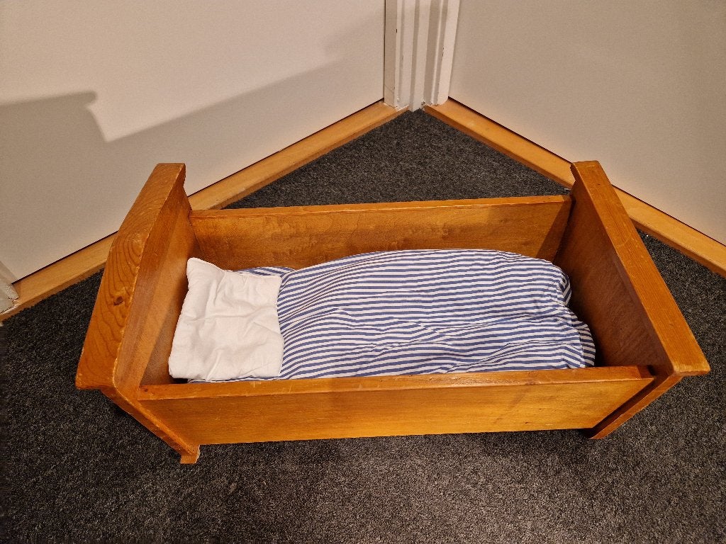 Houten ledikant voor poppen, Ophalen, Zo goed als nieuw, Babypop