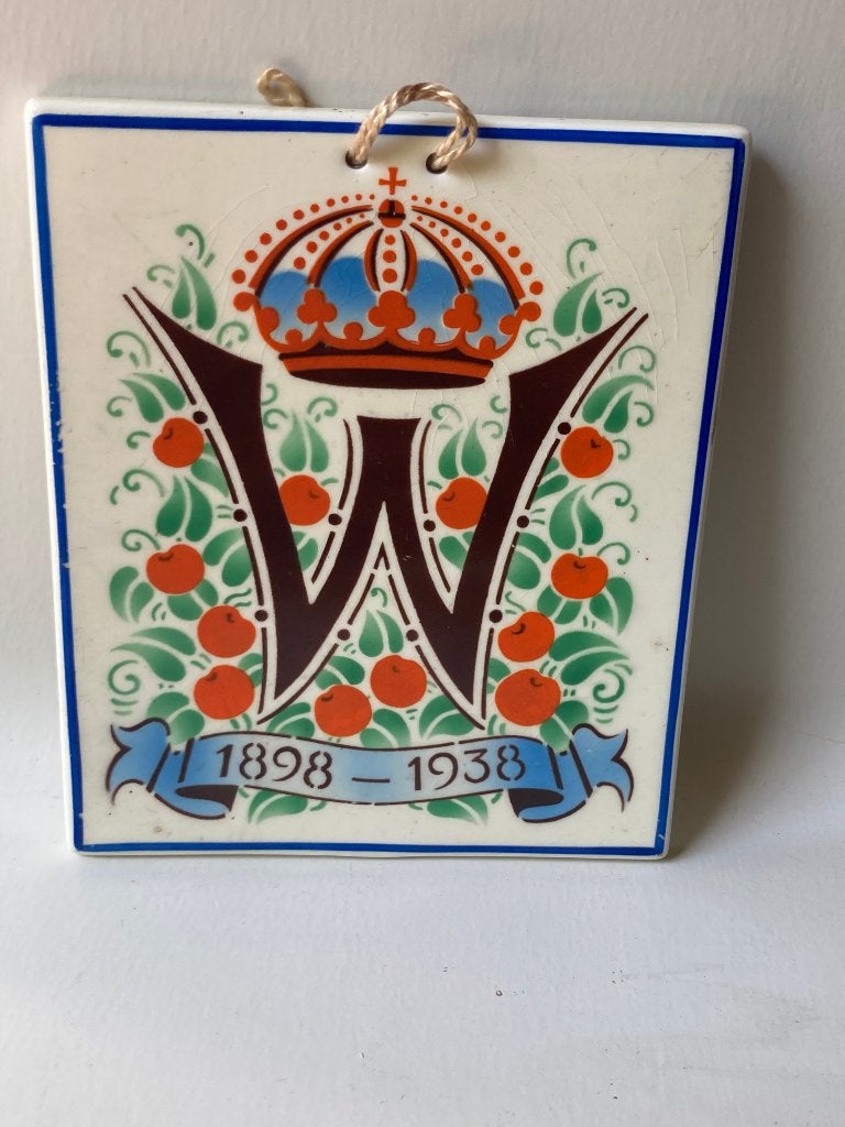 Societe Ceramique tegel Wilhelmina 1898 - 1938, Verzamelen, --, Overige typen, Ophalen of Verzenden, Zo goed als nieuw