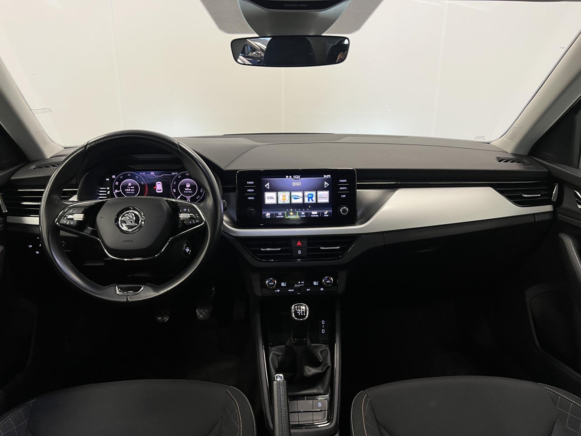 SKODA Kamiq 1.0 TSI Business Edition / Digi dashb / Camera /, Auto's, Gebruikt, 49 €/maand, Handgeschakeld, Grijs