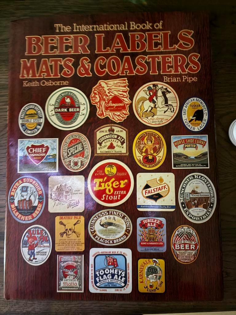 Book of Beer Labels, Mats & Coasters -ISBN: 0 600 31474 X, Antiek en Kunst, Ophalen of Verzenden