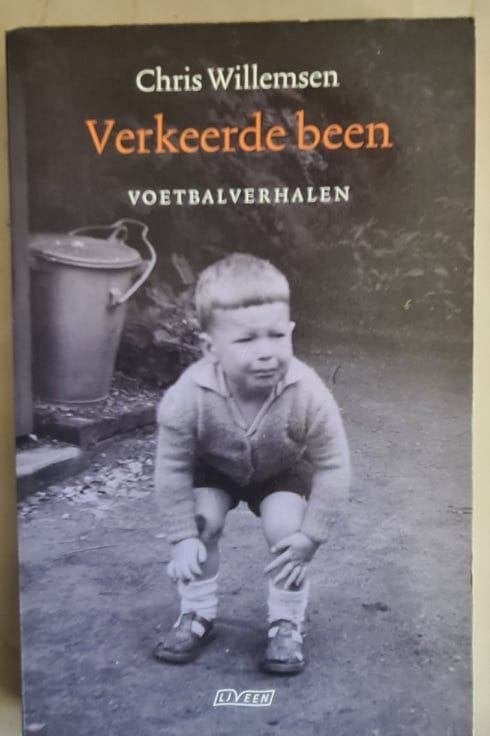 Verkeerde been--Voetbalverhalen- Chris Willemsen, Boeken, Ophalen of Verzenden, Zo goed als nieuw, Balsport