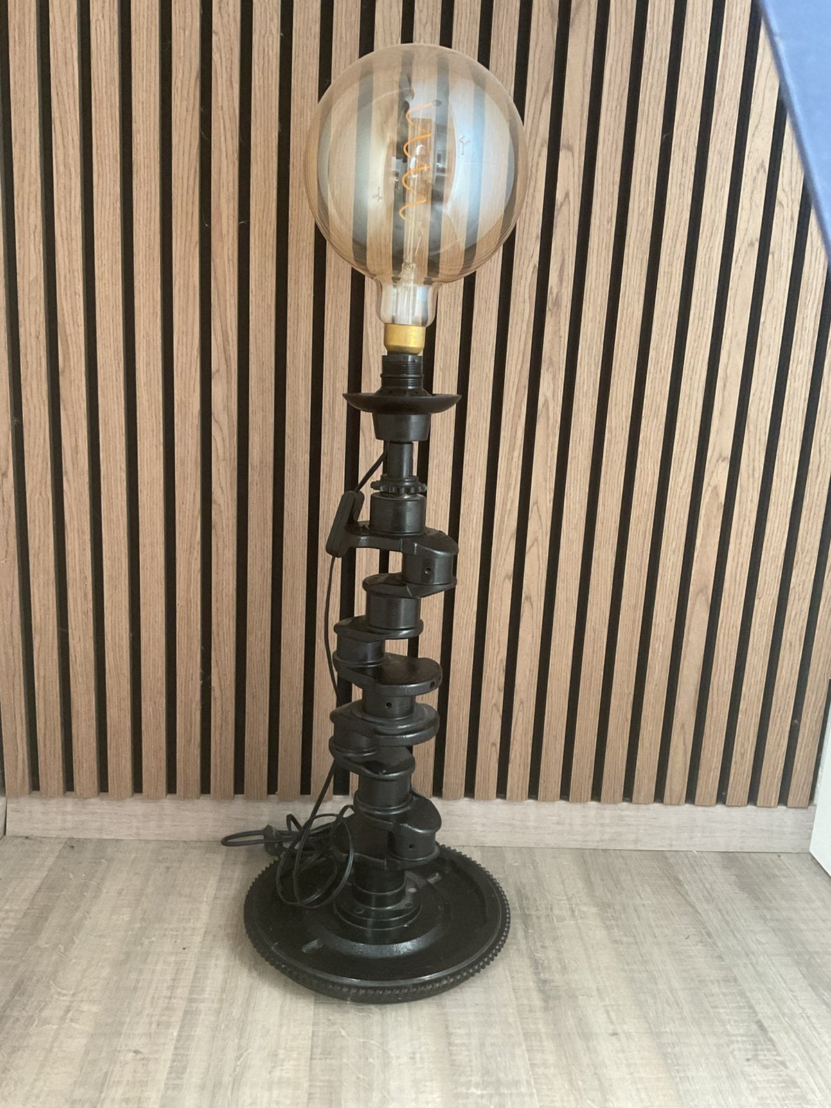Prachtige, unieke, handgemaakt staande lamp(krukas auto), Ophalen, Zo goed als nieuw, 150 tot 200 cm