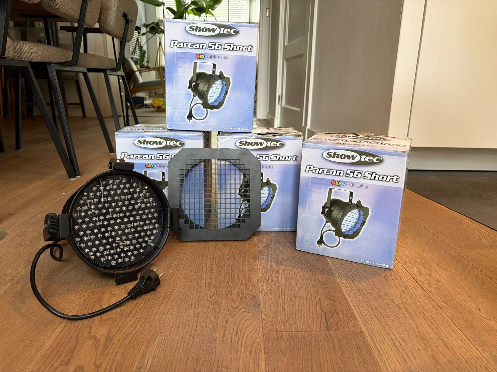 Showtec Parcan 56 Short RGB LED set met controller en statie, Ophalen of Verzenden, Gebruikt, Licht, Geluidgestuurd