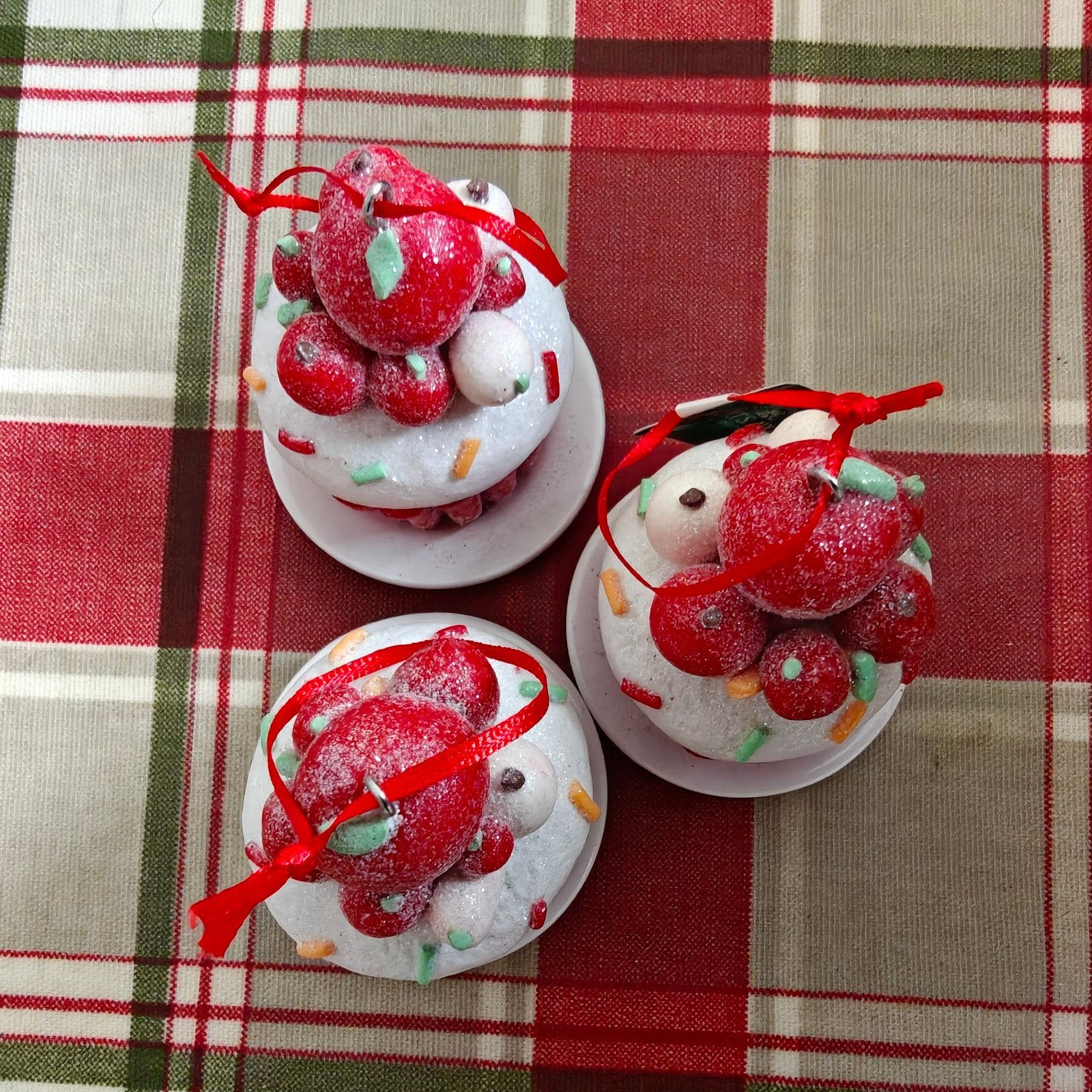 3 Christmas decorations: cherry cupcakes, Diversen, Kerst, Ophalen of Verzenden, Nieuw