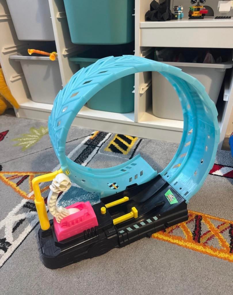 Hot Wheels Monster Truck Glow-in-the-Dark Loop, Kinderen en Baby's, Speelgoed | Racebanen, Ophalen, Zo goed als nieuw, Handmatig