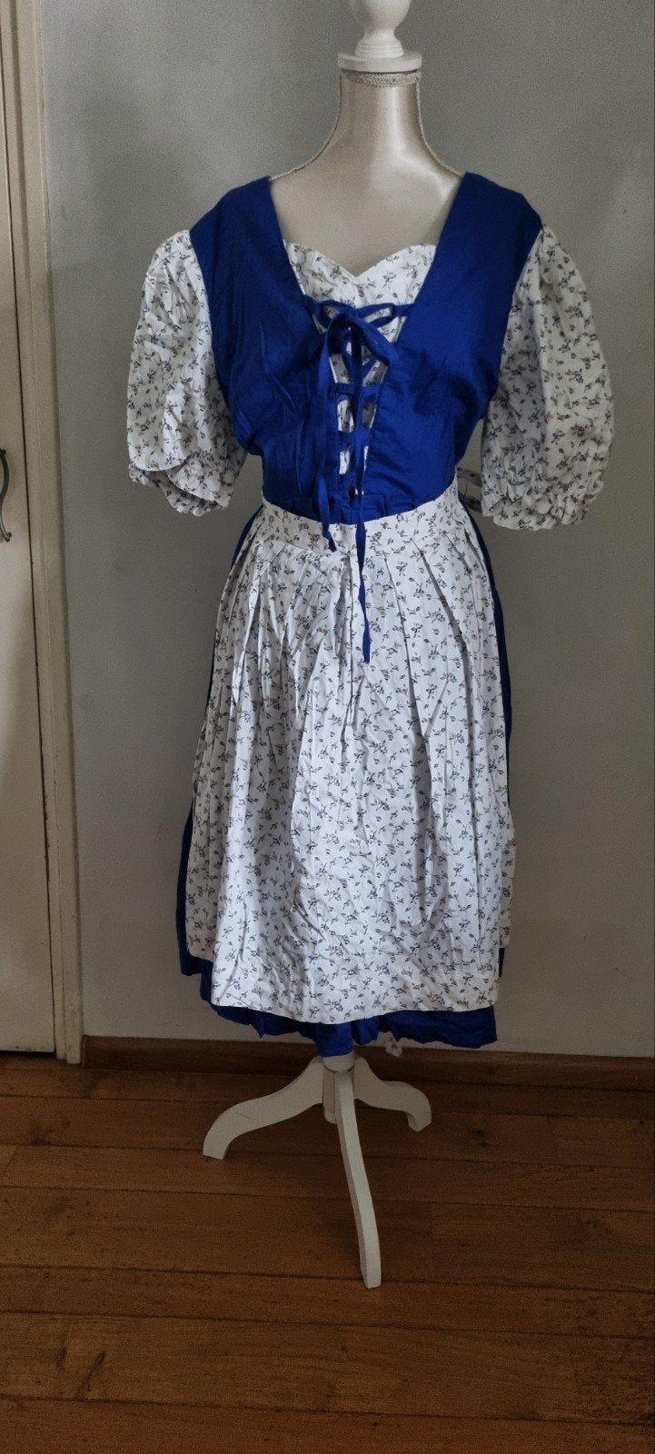 Dirndl blauw/wit met bloemenprint - Maat 42/44 oktoberfeest, Kleding | Dames, Carnavalskleding en Feestkleding, Maat 42/44 (L)