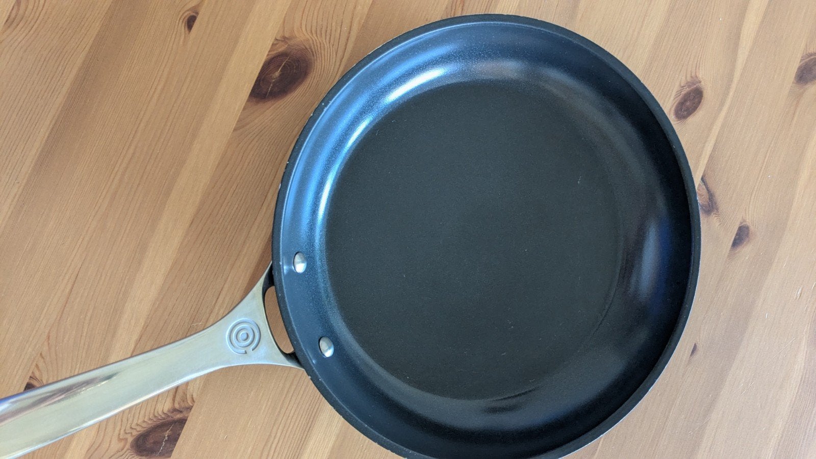 Le Creuset non stick ceramic koekenpan 24 cm, Ophalen, Gebruikt, Aluminium, Le Creuset