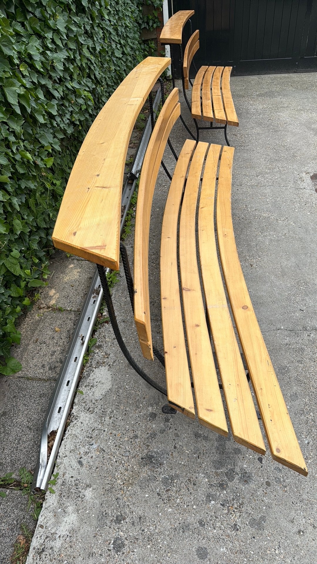 Unieke Houten tuinbank met metalen frame., Ophalen, Gebruikt, Hout