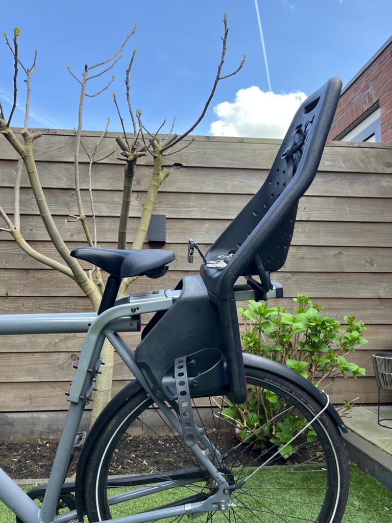 Fietszitje Yepp met voetsteuntjes - Zwart, 15 t/m 25 kg, Achterzitje, Voetsteuntjes, Ophalen of Verzenden