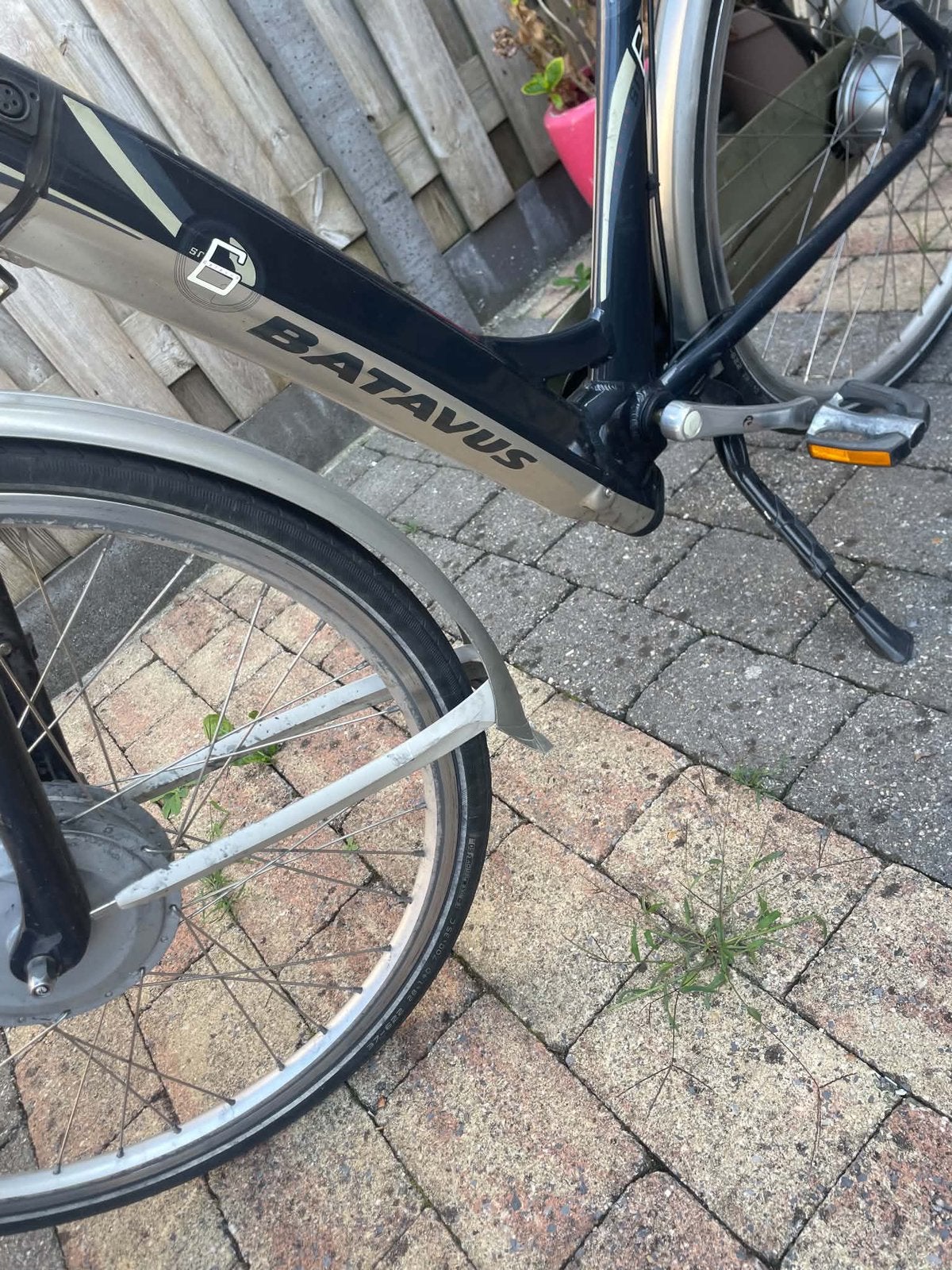Foto 5 van Electrische dames fiets batavus 28 inch 8 versnelingen