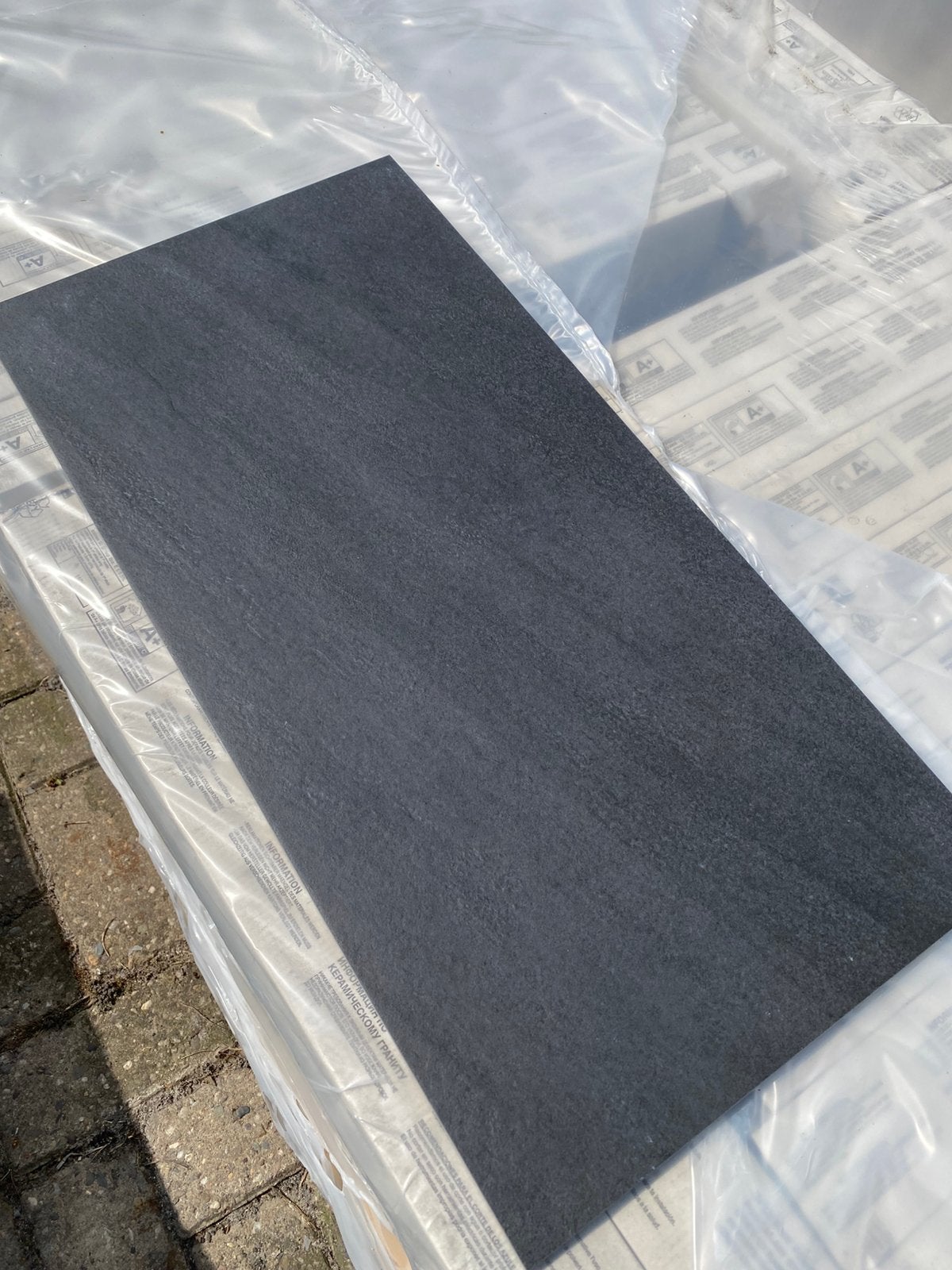 16,38 m2 Vloertegels 30x60 Antraciet 15 euro per m2 TOPDEAL, Ophalen, 60 cm of meer, Nieuw, 10 m² of meer