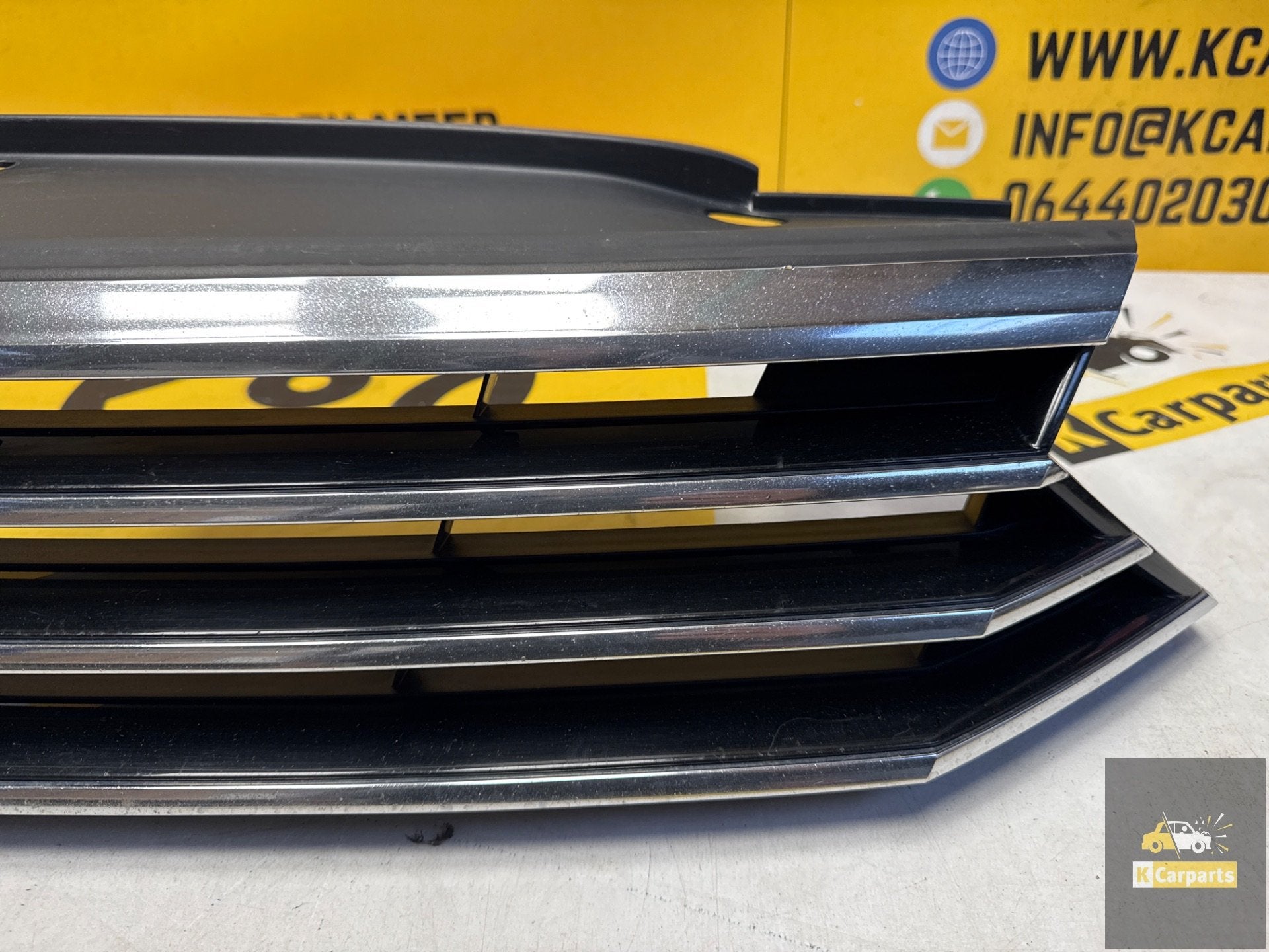 Grill Volkswagen Passat 3G0853651, Auto-onderdelen, Gebruikt, Volkswagen AG, Berliner Ring 2
38440  Wolfsburg, DE, Volkswagen