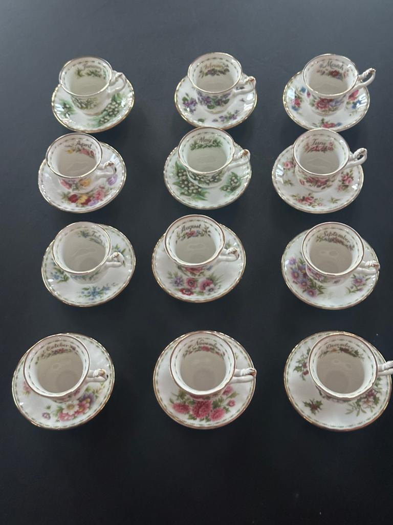 Royal albert mini maandkopjes 12 stuks punt gaaf, Ophalen