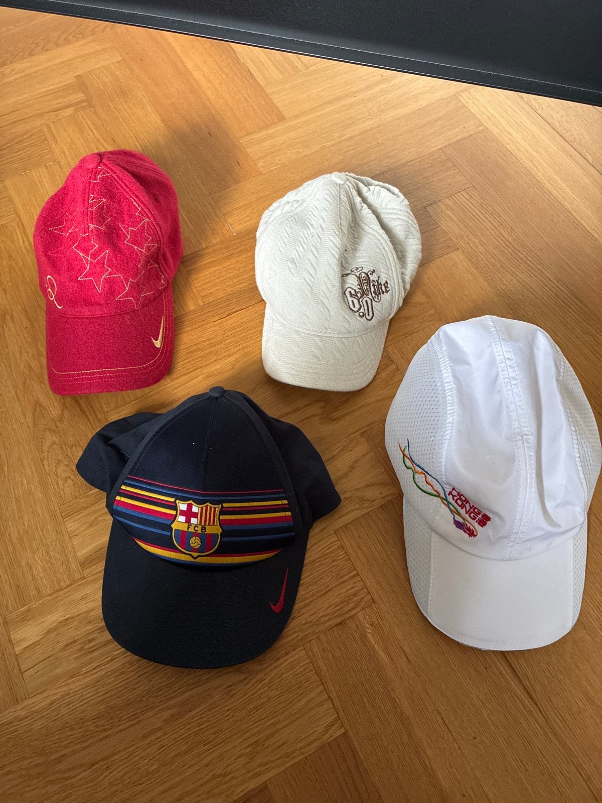 Diverse petten: Nike, FC Barcelona, Ronaldinho, Hong Kong, Kleding | Heren, Hoeden en Petten, Ophalen, Nieuw, One size fits all