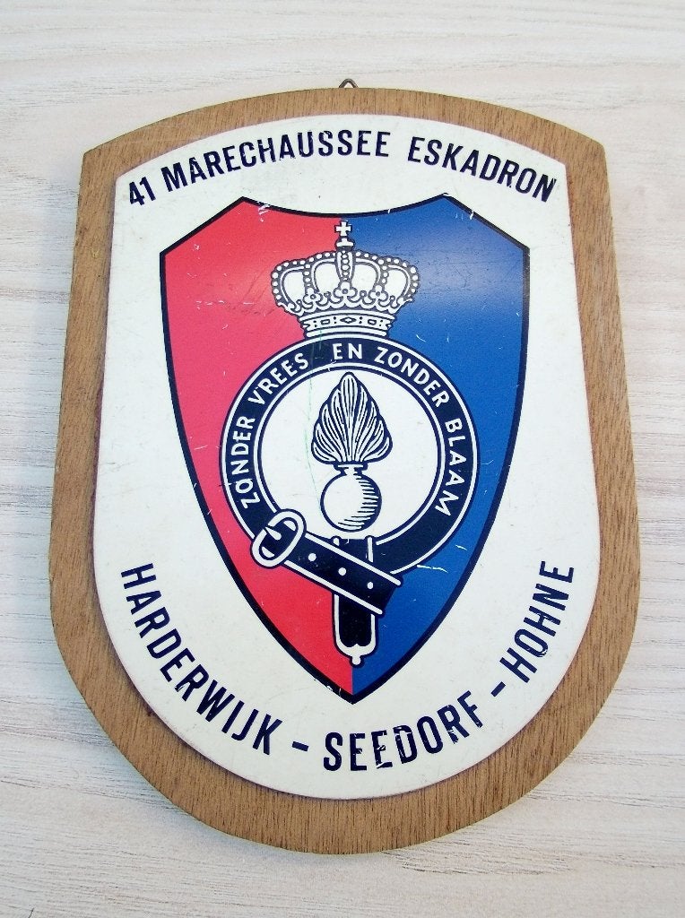 Wapenschild 41 Marechaussee Eskadron Harderwijk Seedorf Hohn, Verzenden, Marechaussee, Nederland, Embleem of Badge