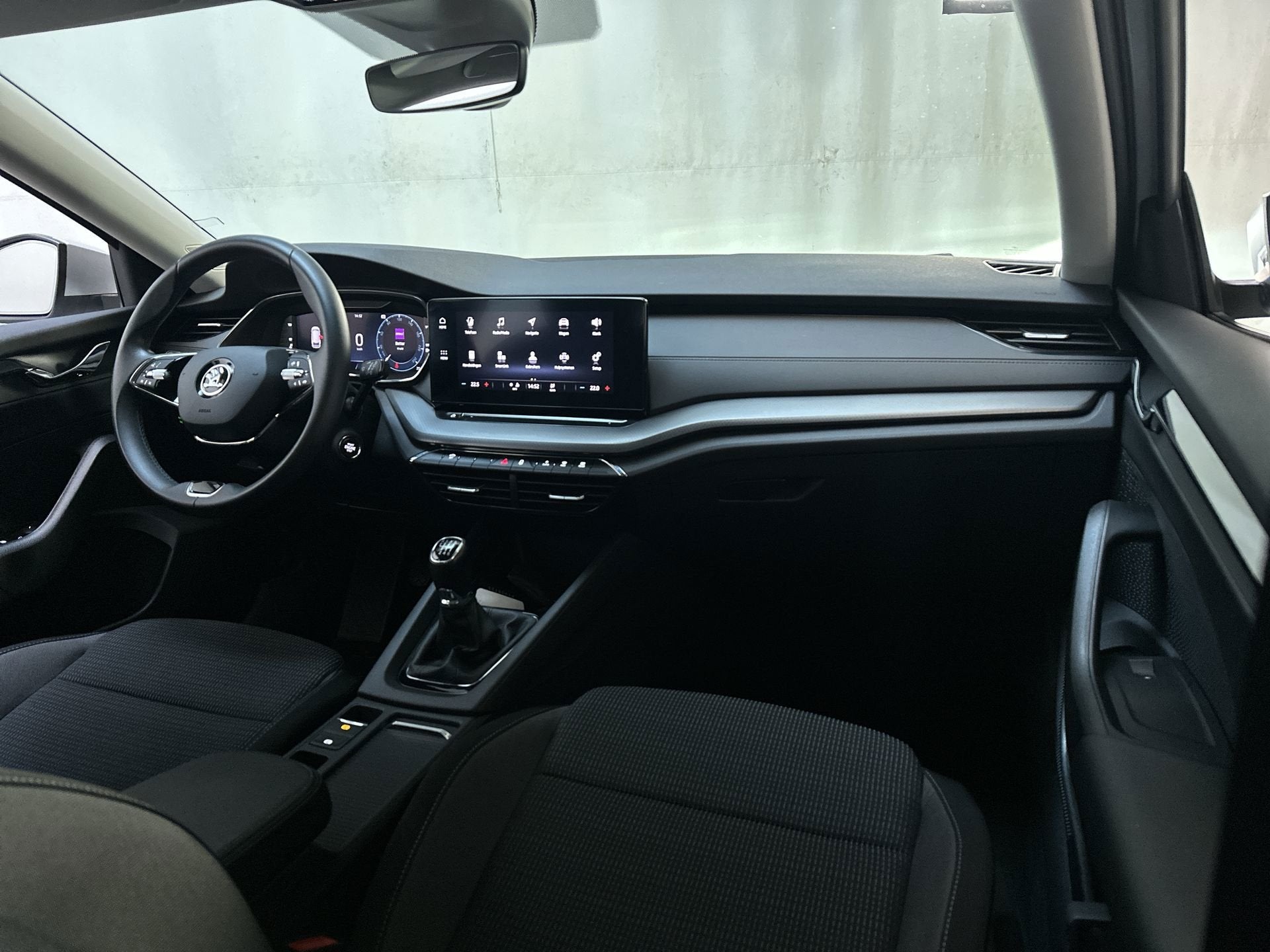 Skoda Octavia Combi 1.0 TSI 110pk Ambition Navigatie Parkeer, Auto's, Voorwielaandrijving, Dealer onderhouden, Stof, Gebruikt