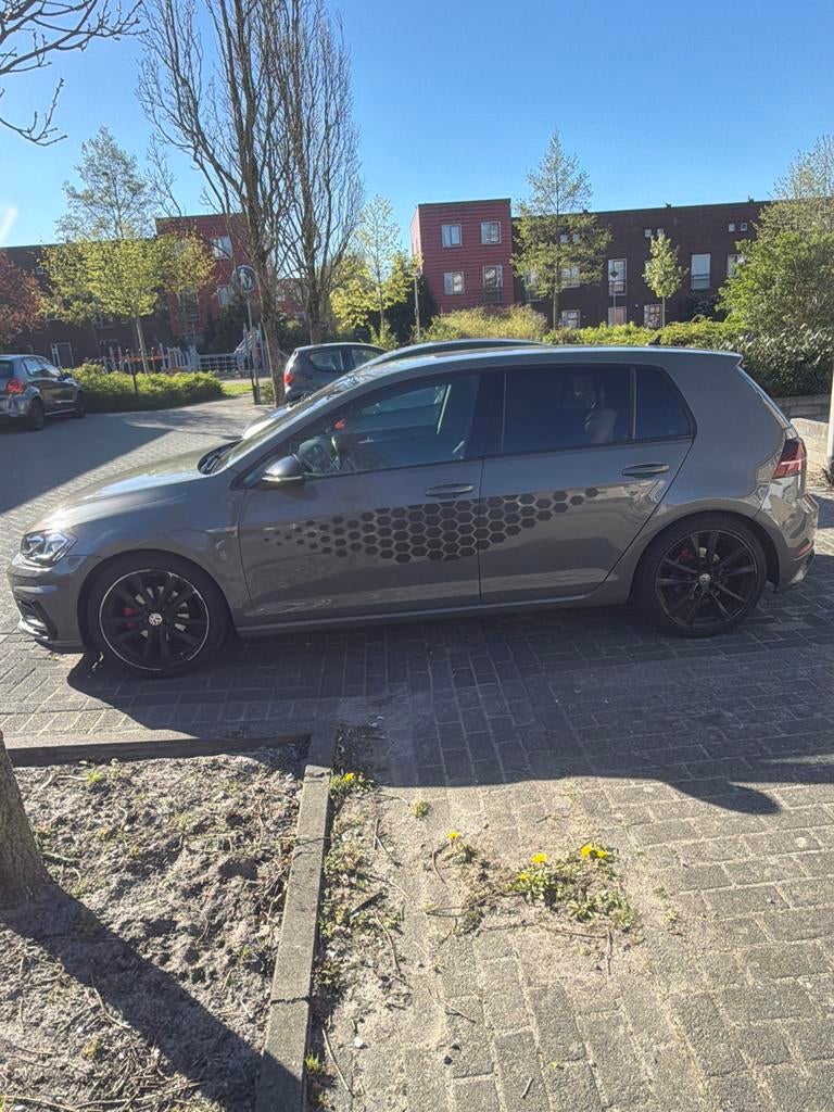 Volkswagen Golf 1.0 TSI 110pk 5D 2017 Grijs, Auto's, 620 kg, Handgeschakeld, 3 cilinders, 1157 kg