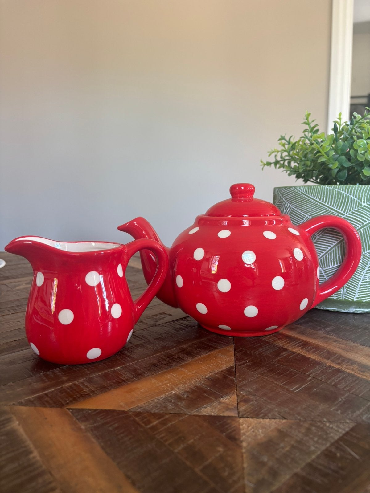 Theepot en melkkannetje, Huis en Inrichting, Keuken | Servies, Overige typen, Ophalen of Verzenden, Zo goed als nieuw, Overige stijlen