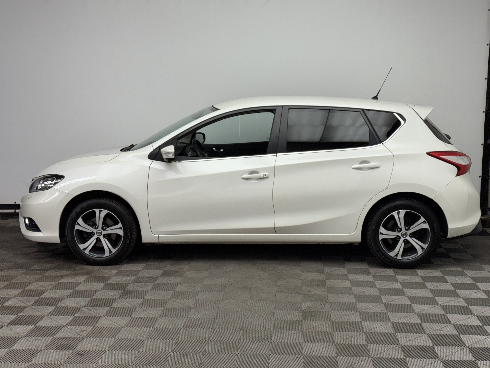 Nissan Pulsar 1.2 DIG-T Tekna LM16" Navi 360 Camera Leer, Auto's, Voorwielaandrijving, Gebruikt, 4 cilinders, Wit