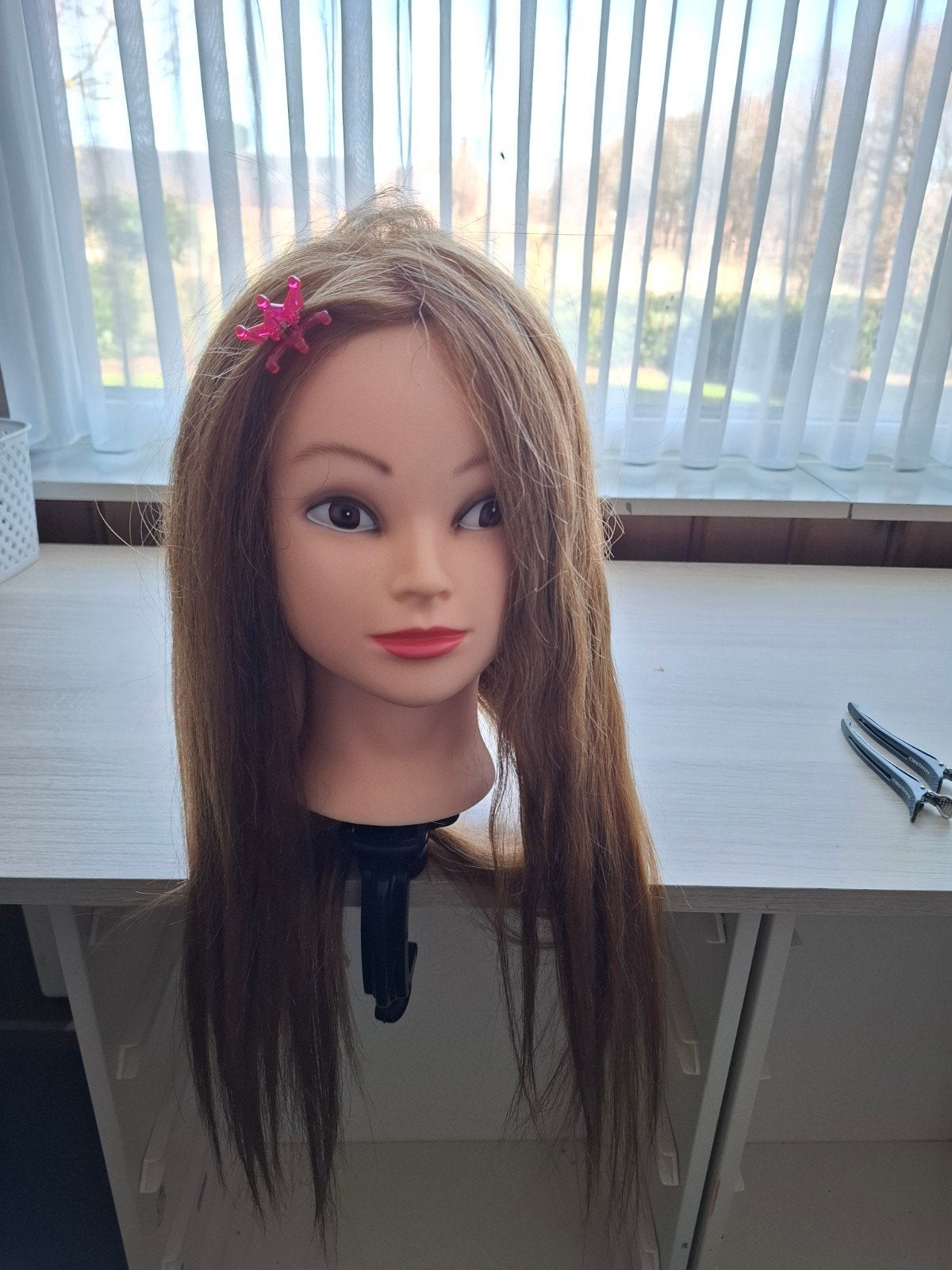 Oefenhoofd met haar en diverse haaraccessoires, Ophalen of Verzenden, Gebruikt, Haarspeld