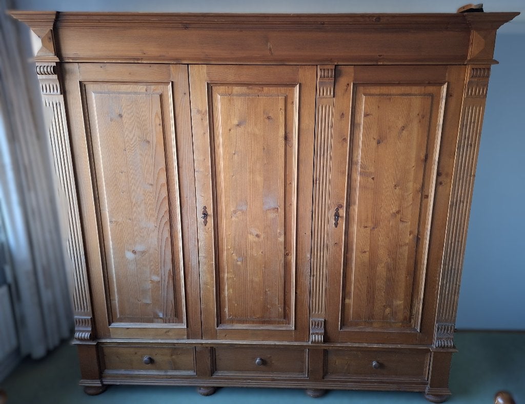Grenenhouten kledingkast - 3-deurs met lades -  200 cm breed, Ophalen, Vintage, landelijk, Gebruikt, Met lade(s)