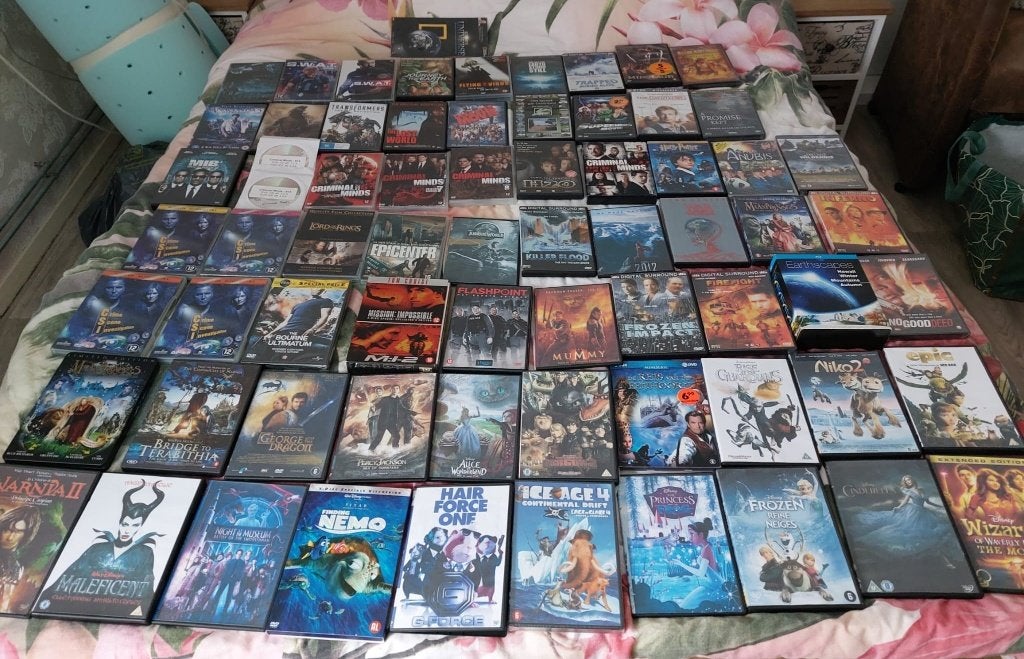 rond de 70 dvd's en series Disney Criminal Minds CSI SWAT, Cd's en Dvd's, Alle leeftijden, Ophalen of Verzenden, Zo goed als nieuw
