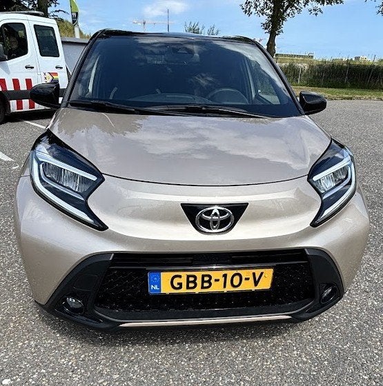 ToyotavAygo X1.0 Vvt-i MT72pk2024 Ginger Beige/NightskyBlack, Auto's, Voorwielaandrijving, Stof, Beige, Origineel Nederlands