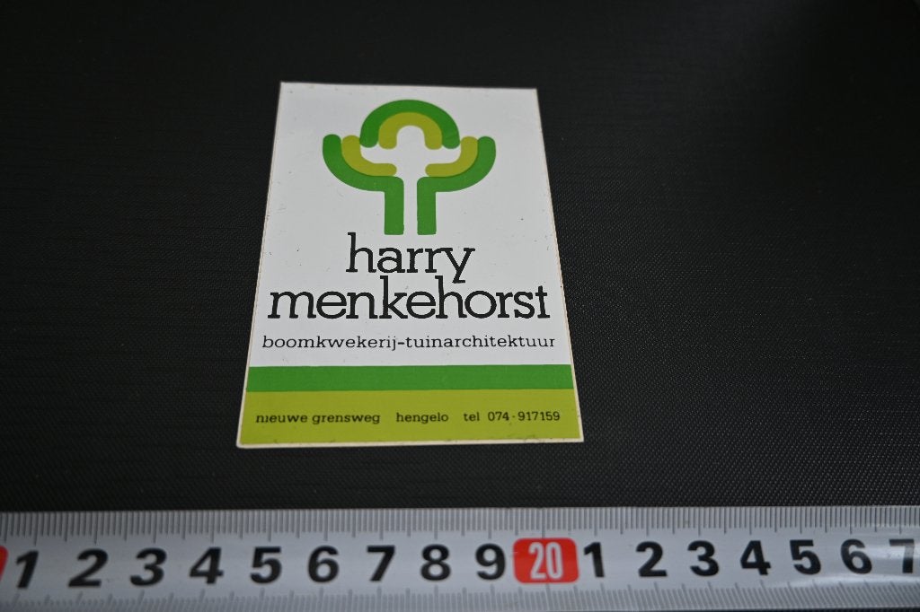 sticker Hengelo HARRY MENKEHORST boomkwekerij tuinarchitektu, Ophalen, Zo goed als nieuw