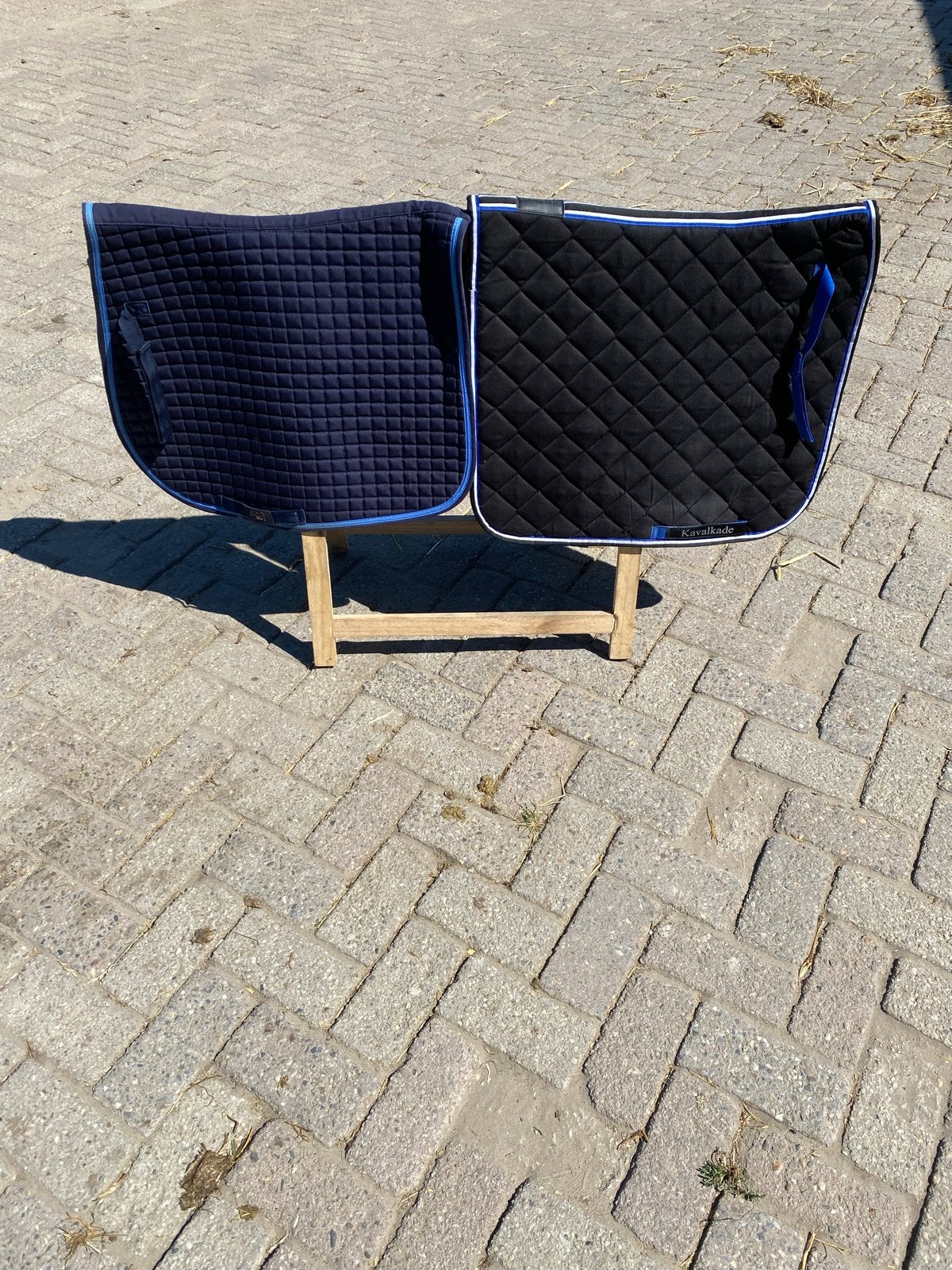 2 voor €10,- Kavalkade & HKM Paarden dresuur dekjes full, Full (L), Dressuurdekje, Ophalen of Verzenden, Zo goed als nieuw