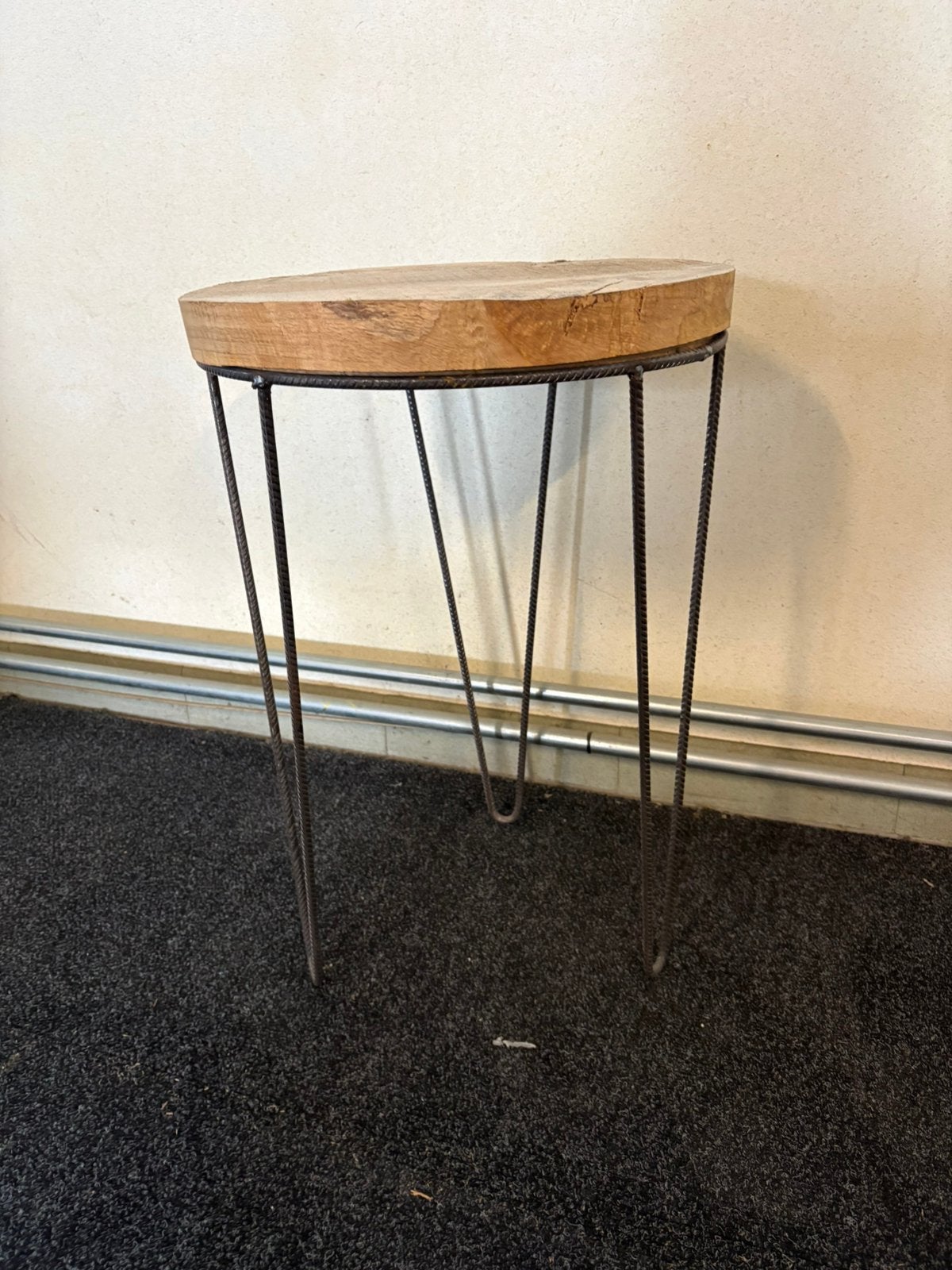 Bijzettafel te koop met onbewerkt eikenblad, Minder dan 55 cm, Gebruikt, Metaal of Aluminium, Rond