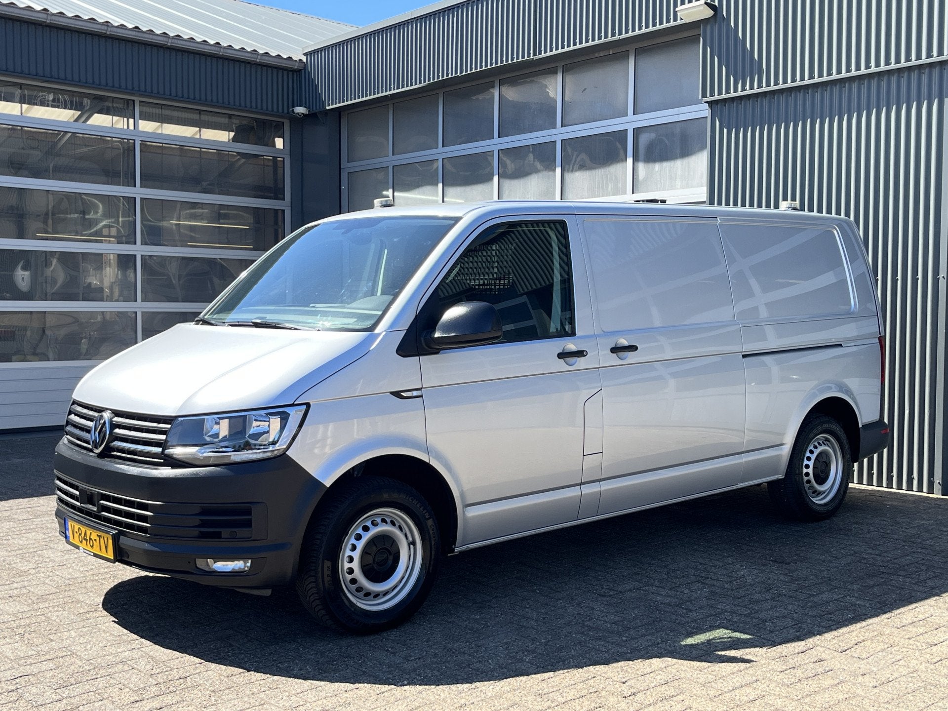 Volkswagen Transporter 2.0 TSI L2H1 Benzine Dubbele Schuifde, Voorwielaandrijving, Stof, Gebruikt, 4 cilinders