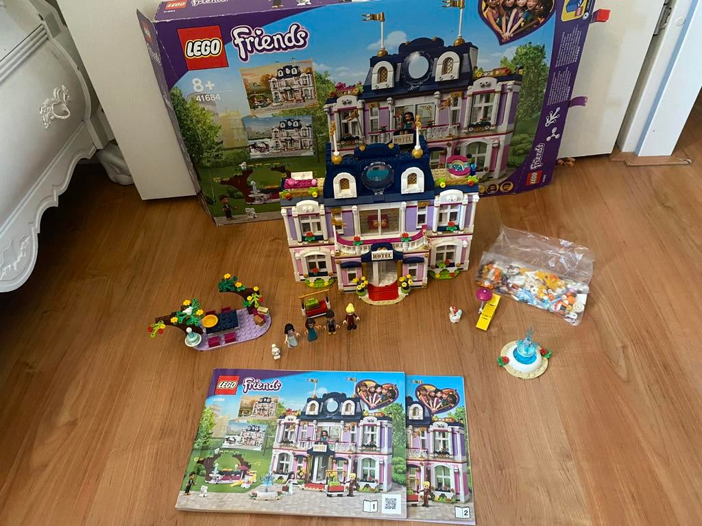 Lego Friends hotel met winter en herfst set, Ophalen of Verzenden, Zo goed als nieuw, Complete set, Lego
