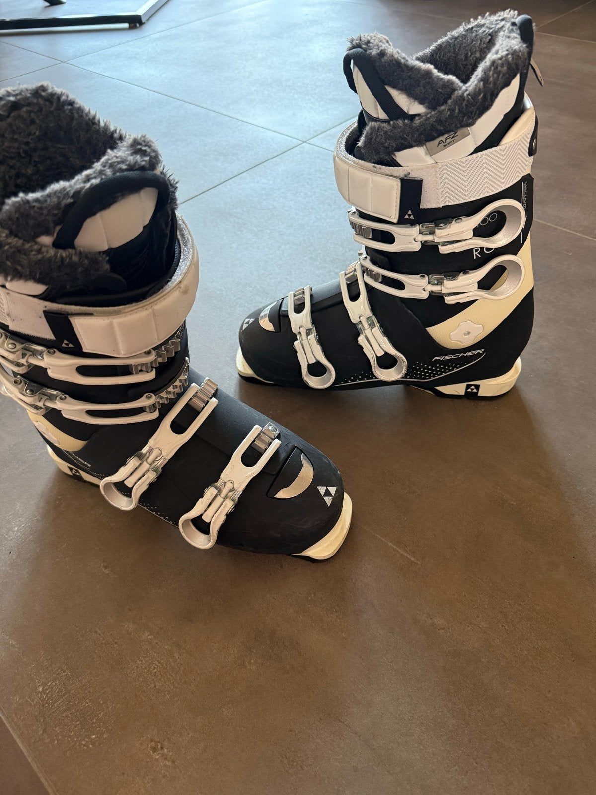 Fischer RC Pro W 100 skischoenen maat 27,5/ maat 42/42,5, Sport en Fitness, Schoenen, Ophalen of Verzenden, Skiën, Fischer