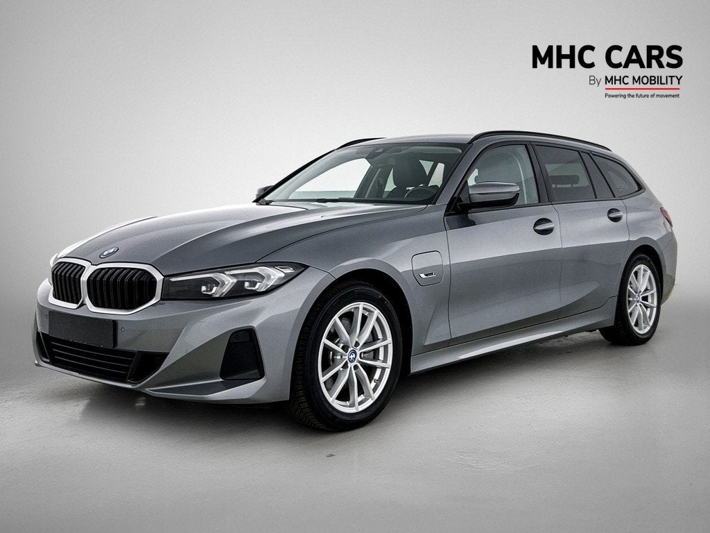 BMW 3 Serie Touring 320e | Navi | Leder | (bj 2022), Auto's, 1998 cc, 1800 kg, Gebruikt, 4 cilinders