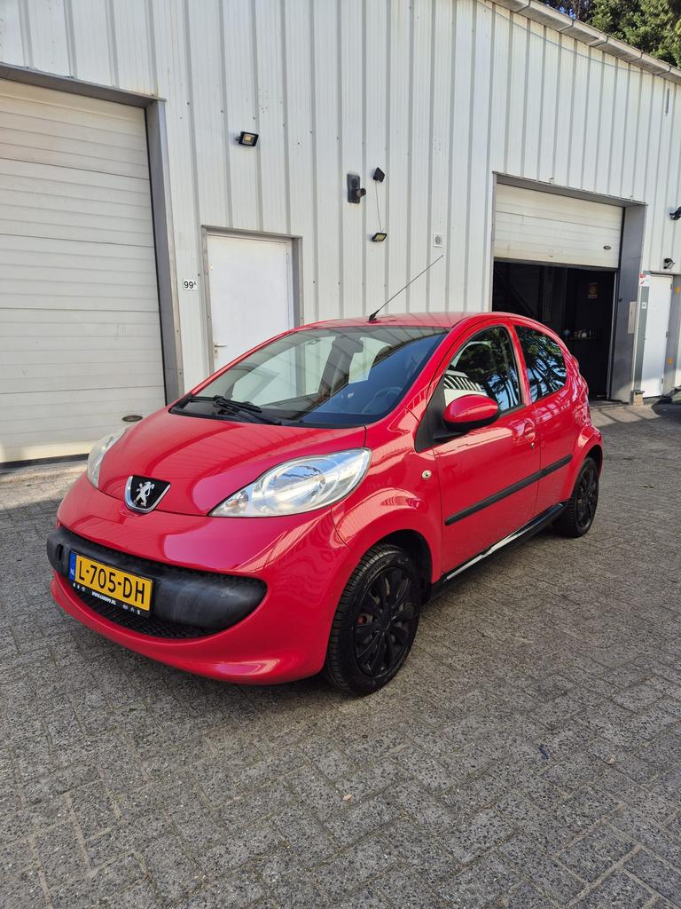 Peugeot 107 1.0| airco| elktr. Ramen, 4 stoelen, 68 pk, Bedrijf, 22 km/l