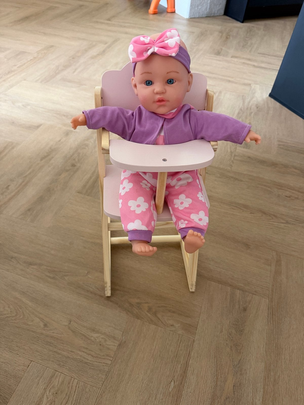 Babypop met kinderstoel, Ophalen, Zo goed als nieuw, Babypop
