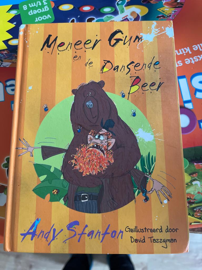 Andy Stanton - Meneer Gum en de dansende beer, Fictie algemeen, Ophalen of Verzenden, Zo goed als nieuw, Andy Stanton