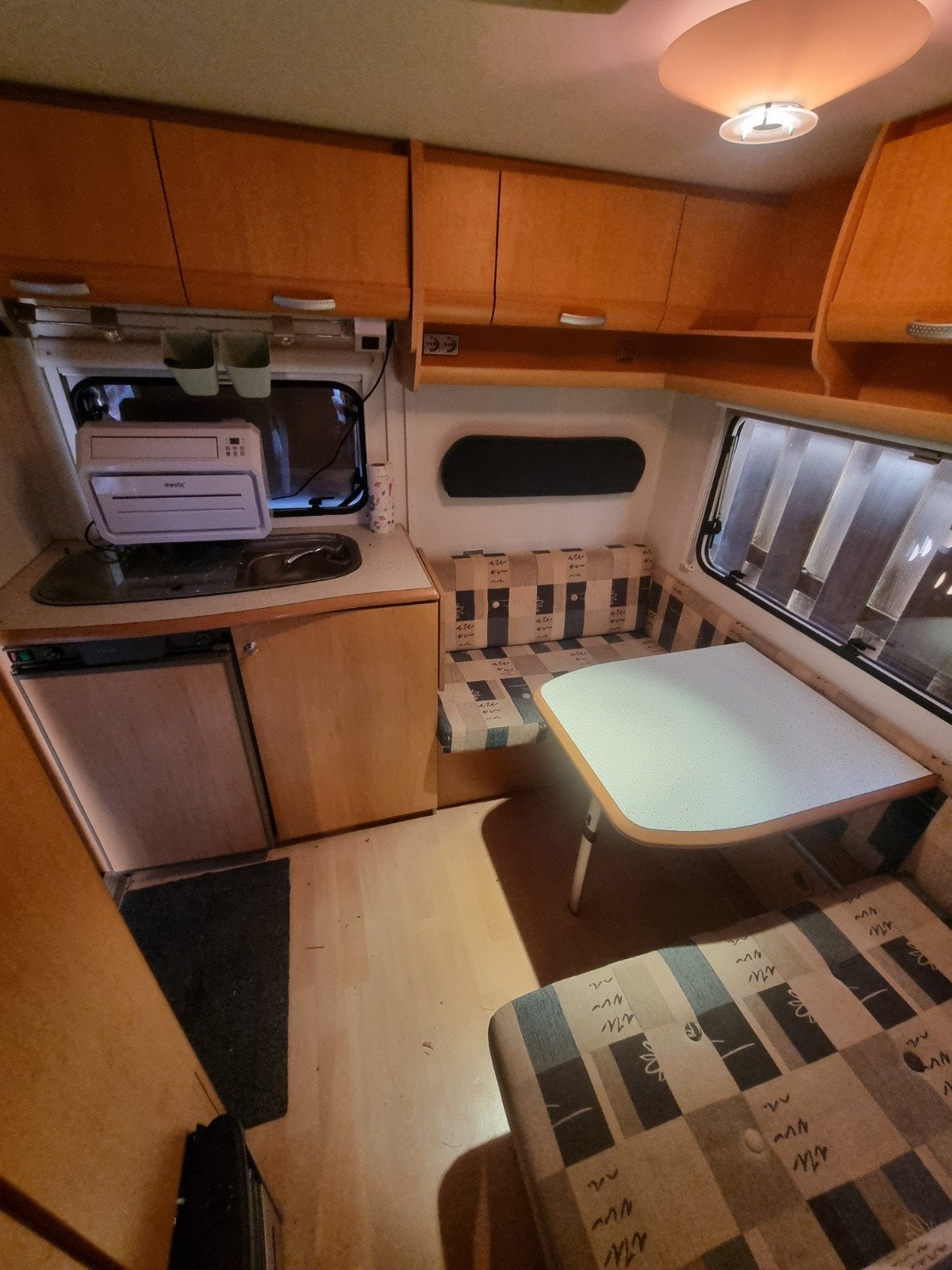 Beyerland Sprinter Lite Caravan - Compact en Compleet, Koelkast, Treinzit, Particulier, Tot en met 4