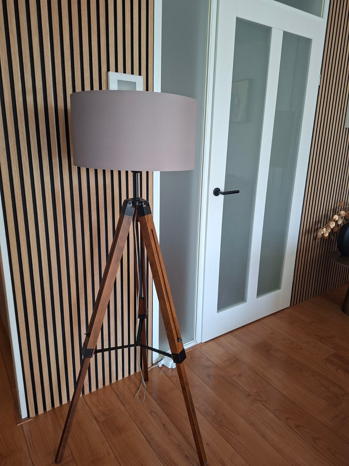 Te koop mooie staande schemerlamp, Huis en Inrichting, Lampen | Vloerlampen, Ophalen, Zo goed als nieuw, Overige materialen, 150 tot 200 cm
