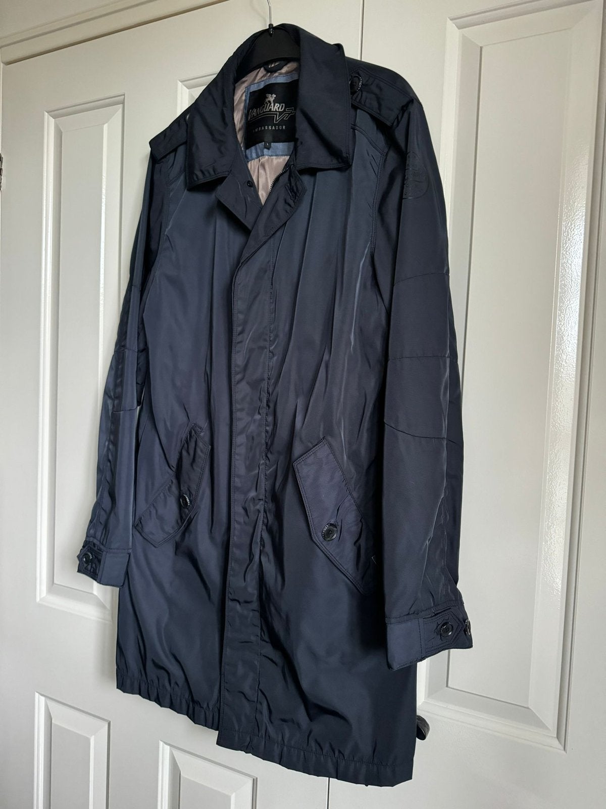 Donkerblauwe Heren trenchcoat • VANGUARD • ambassador - L, Ophalen of Verzenden, Zo goed als nieuw, Maat 52/54 (L), Blauw