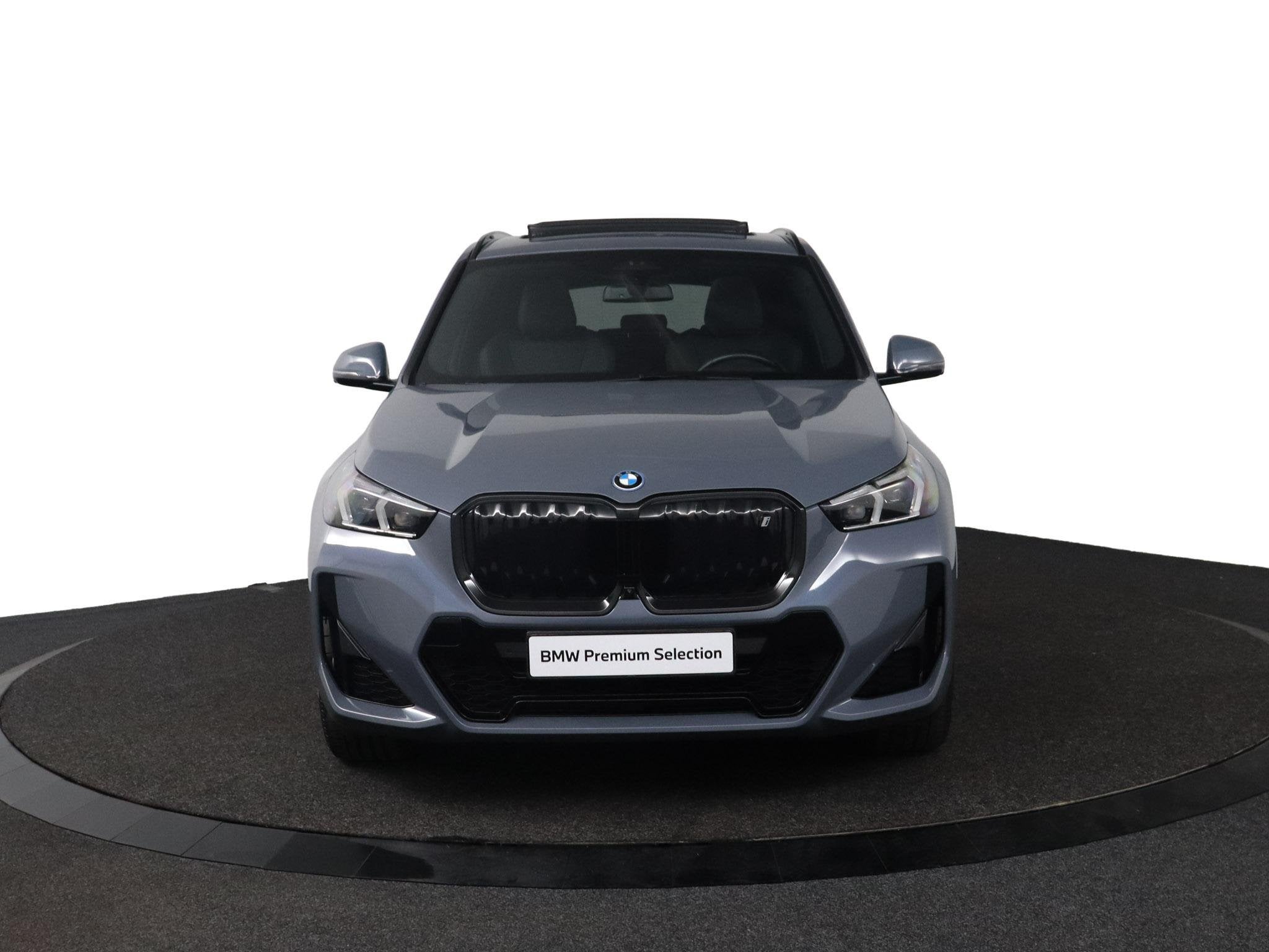 BMW iX1 xDrive30 67 kWh | SOH 100% | M Sportpakket | Trekhaa, Gebruikt, Met garantie (alle), 33 min, 67 kWh
