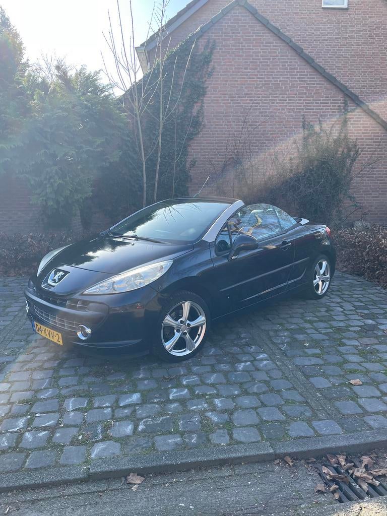 Peugeot 207 CC 1.6 VTi Cabrio | Leder | Airco | APK 09-2026, Auto's, Voorwielaandrijving, 15 km/l, 4 cilinders, Cabriolet